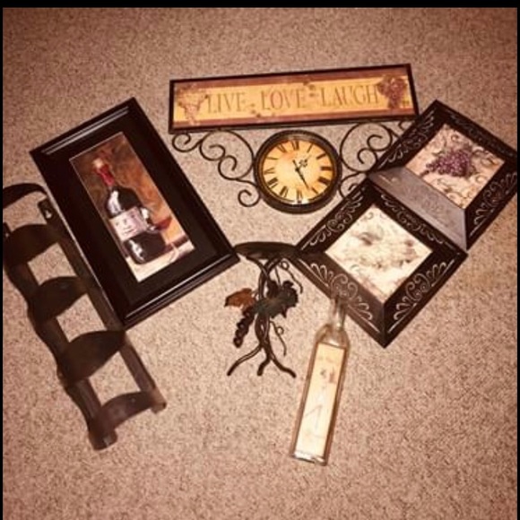 Kitchen Wine Decor 🍇 - Picture 1 of 1